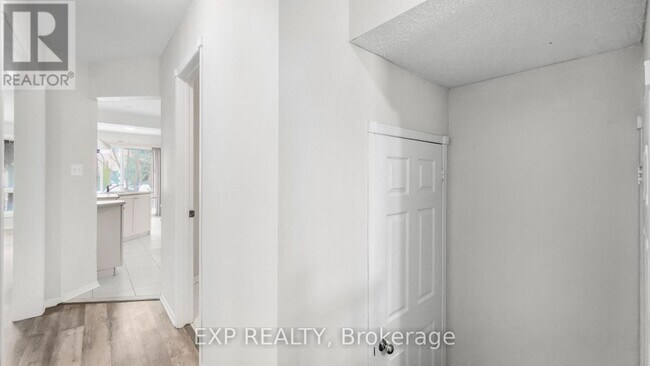 Photo - 445 Apache Ct