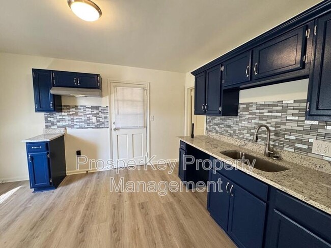 Photo - 4249 Lamore St