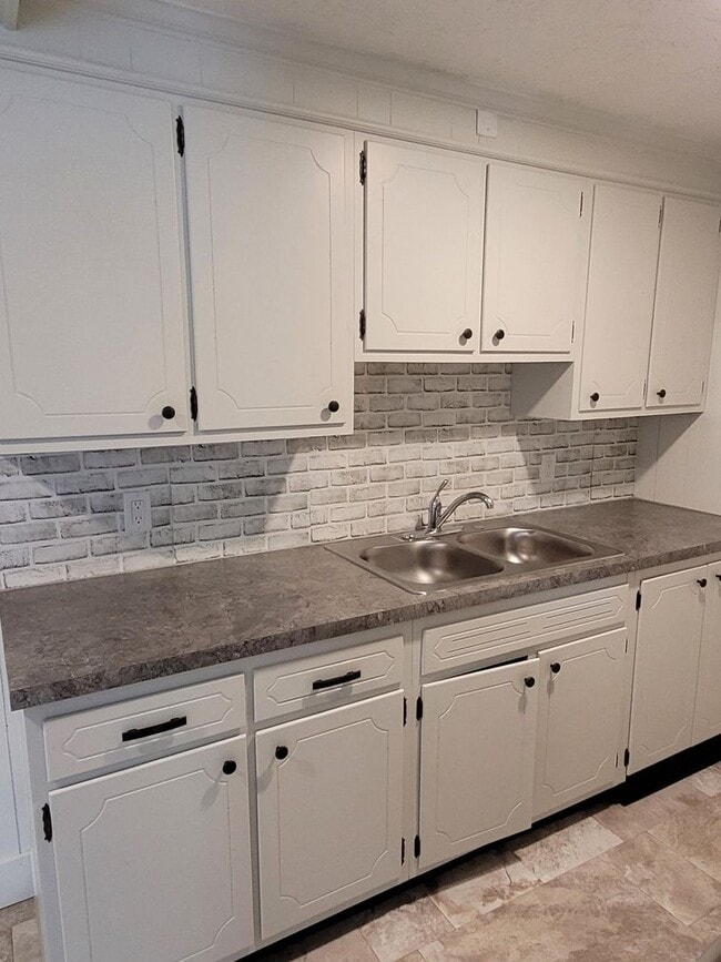 Building Photo - 3707 Old Philadelphia Pike Unit 3