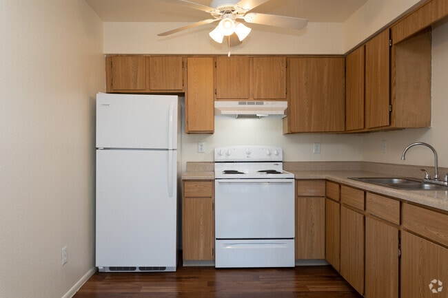 2BR, 1BA - 747 SF