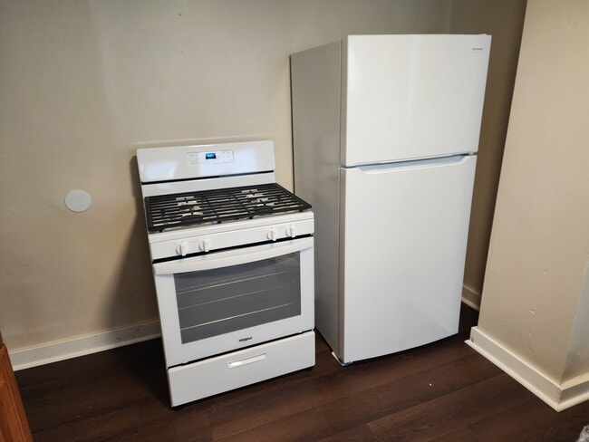 Photo - 654 W 4th St Unit Apt
