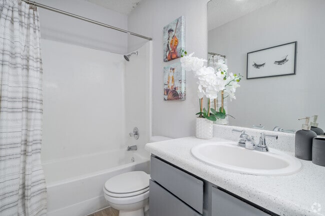 1BR, 1BA - 700SF - Bathroom