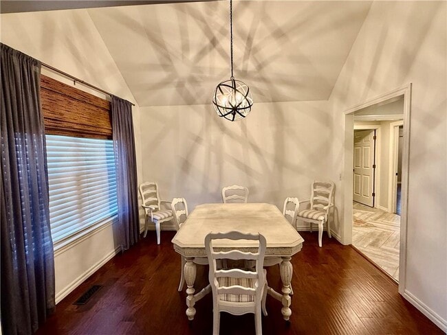 Photo - 305 Meadows Ct