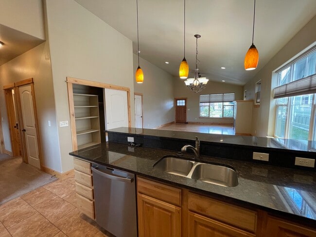 Photo - 825 Advance Dr