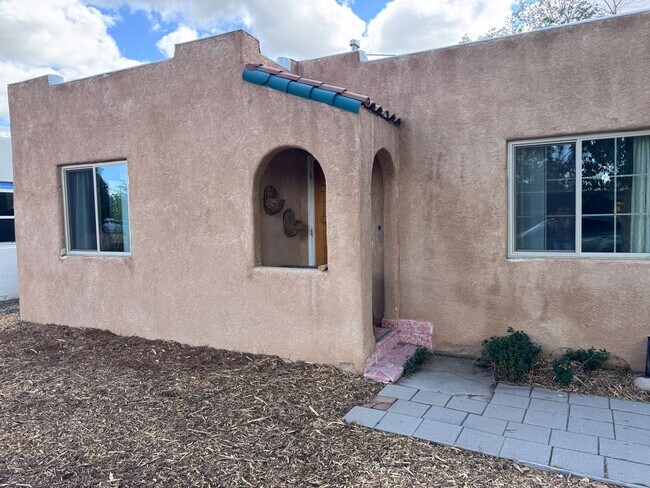 Photo - 2 Bedroom, 1 Bathroom Home near Nob Hill/UNM/UNMH
