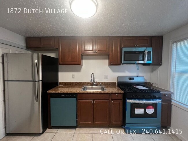 Photo - 1872 Dutch Village Dr
