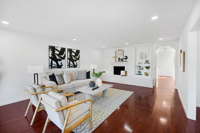 Photo - 584 Hillside Blvd