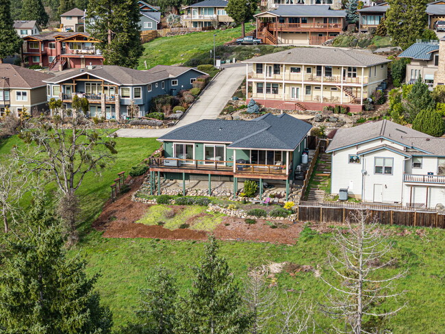 Photo - 530 Sunridge Ln