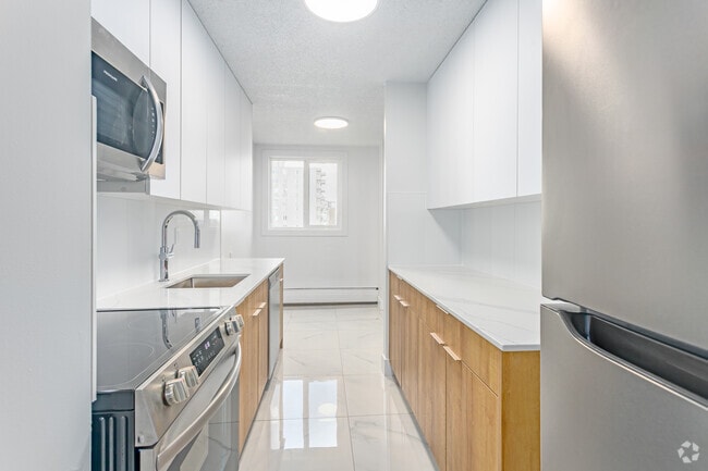 2 chambres, 1 salle de bain - 875 pi² - Cuisine - Lancaster Tower