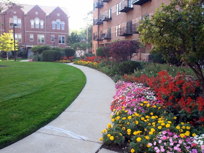 Photo - 1000 E 53rd St Unit 1