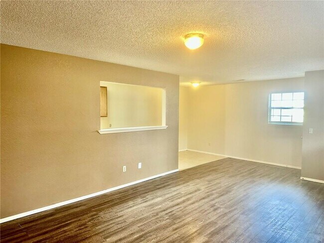 Photo - 1909 Cypress Pl