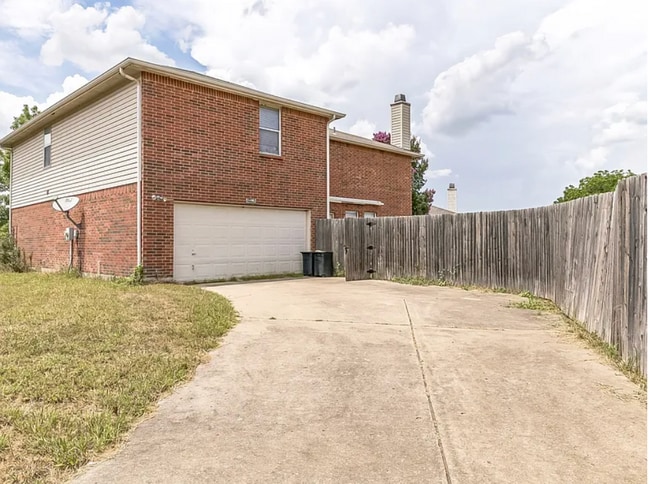 Photo - 1352 Dawson Way