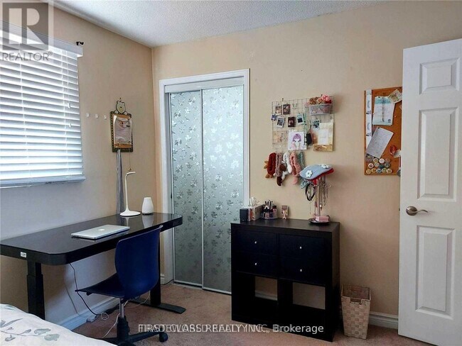 Photo - 880 Leslie Valley Dr
