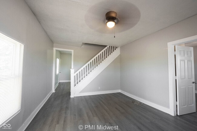 Photo - 445 W 29th St