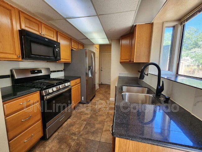 Building Photo - 10833 W Patterson Pl