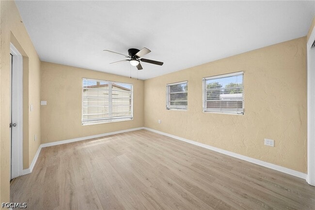 275 Lakeview Dr