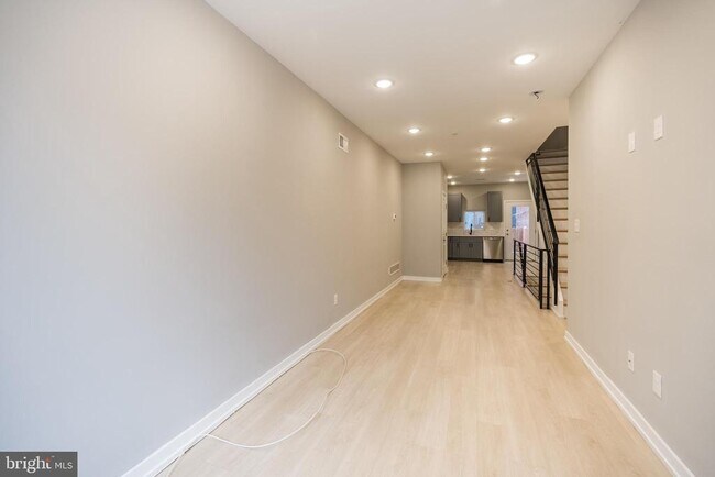 Building Photo - 2428 Jasper St