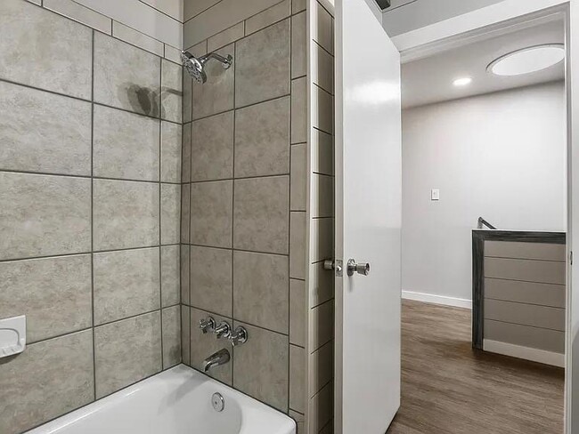 Photo - 5330 Balcones Dr Unidad C