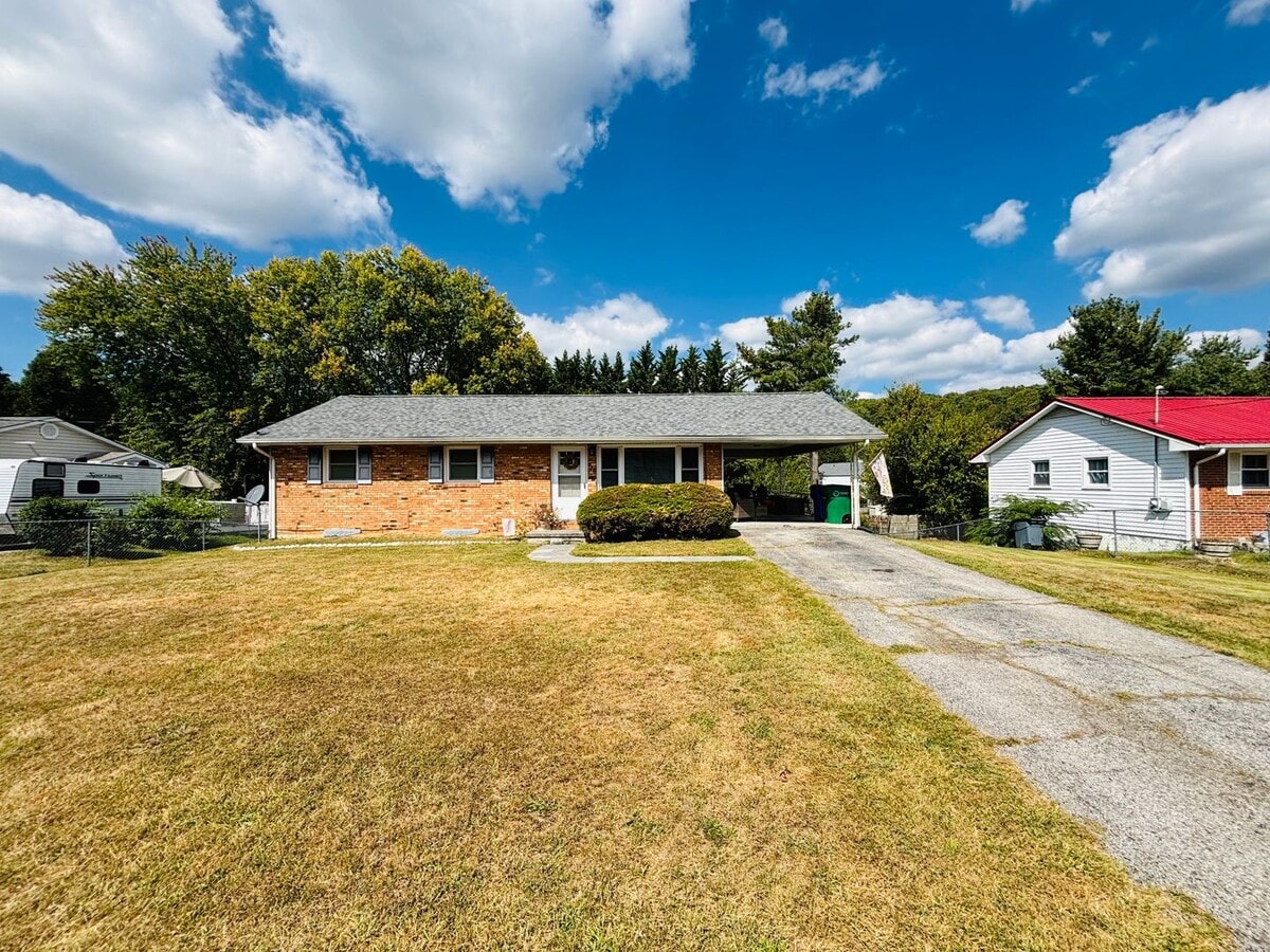 Photo - 700 Reading Rd