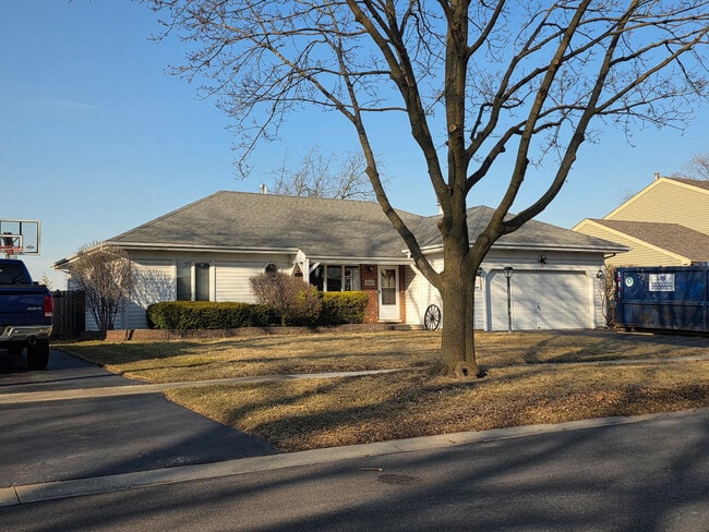 Building Photo - 1860 Chandler Ave