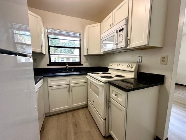 Photo - 1244 N Haverhill Rd Unidad 4