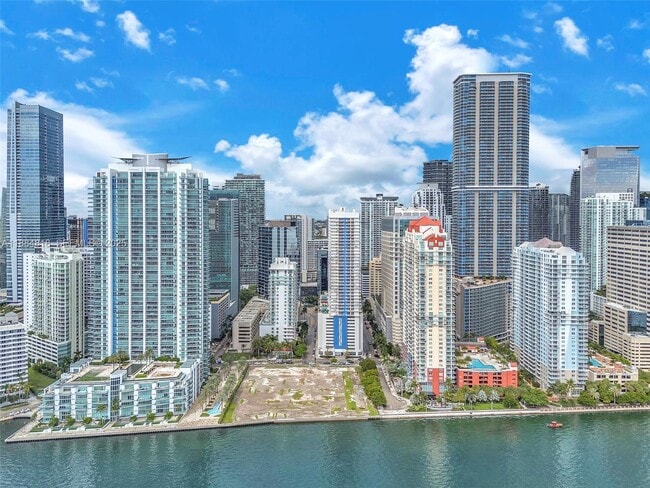 Building Photo - 1200 Brickell Bay Dr Unit 3123