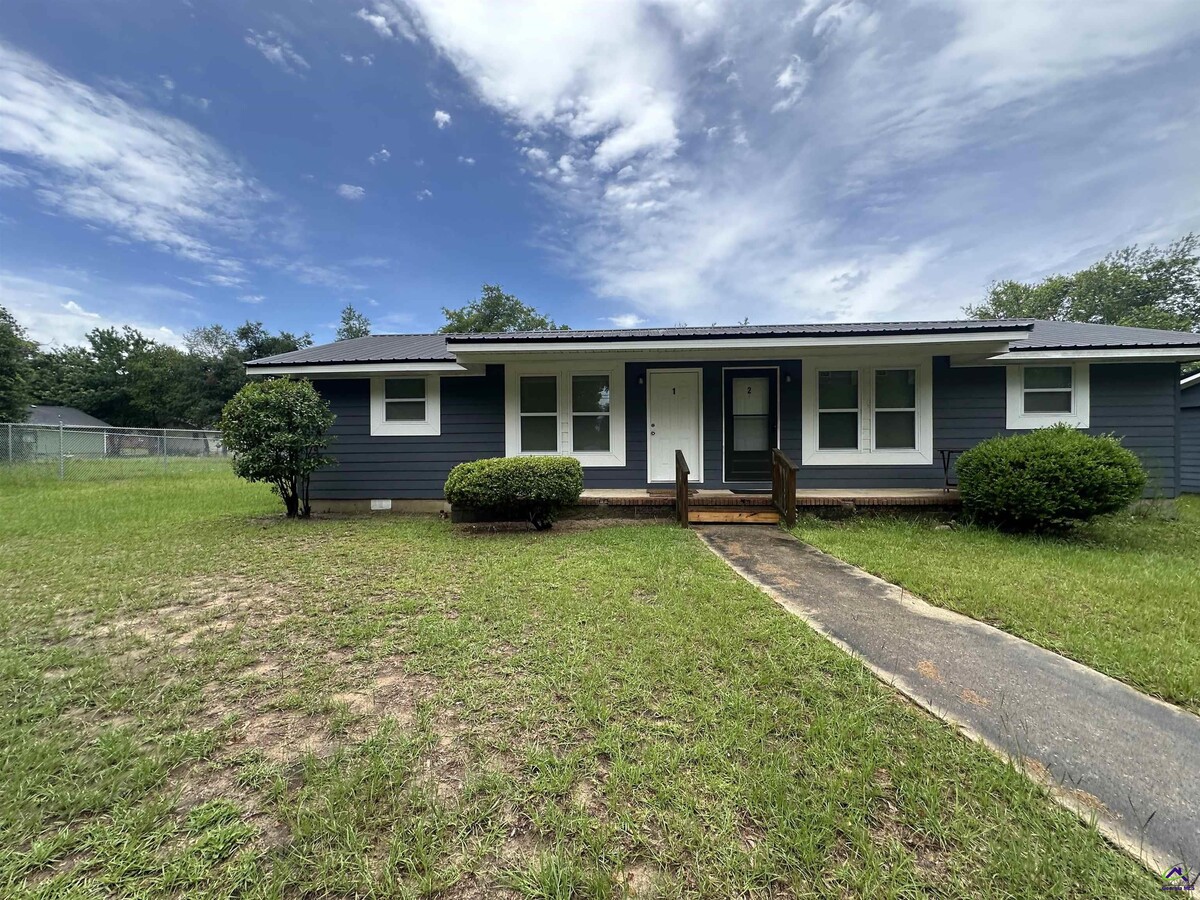Photo - 1103 Gaines Dr House