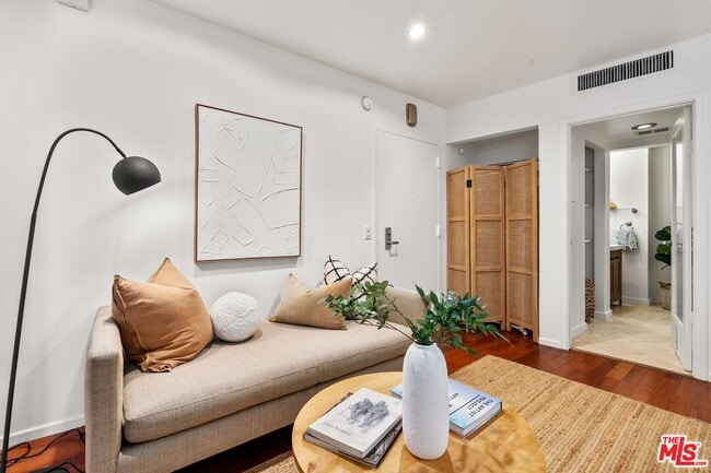 Photo - 7250 Franklin Ave Unit 1006