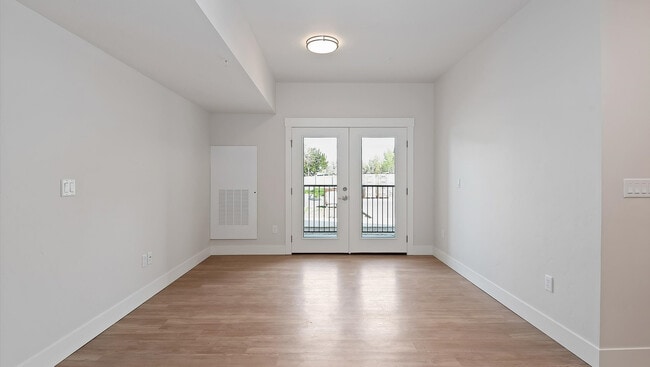 03-3919 Thatcher Ln 2002-104_003 - The Hawthorne