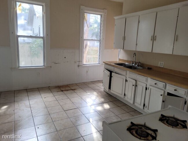 Photo - 1515 N Broadway St