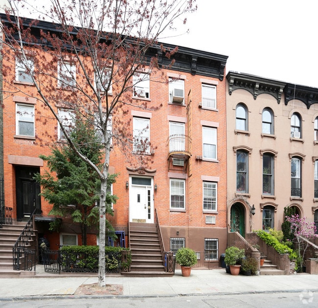 283 Sackett St