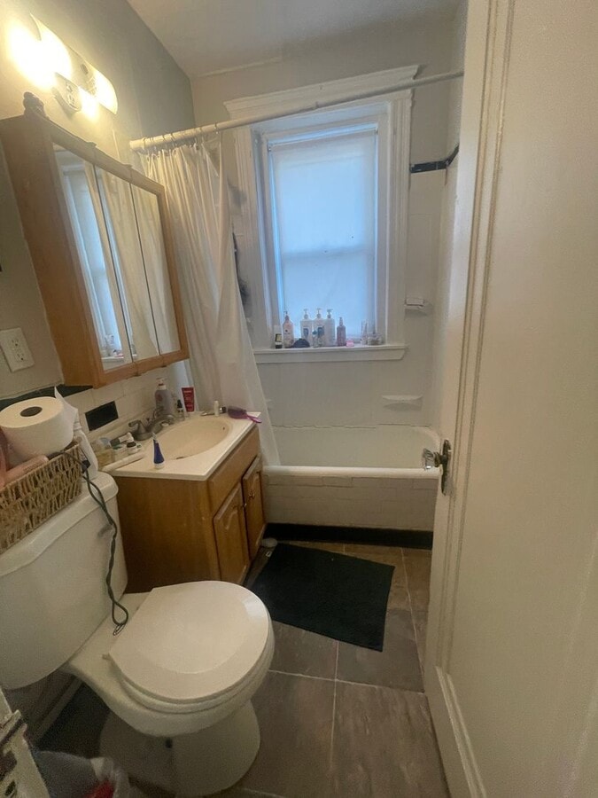 Photo - Very Big Sunny 1 Bed NO FEE Close to Everything Laundry Students ok  JUNE 1