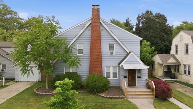 Photo - 707 Harrison St