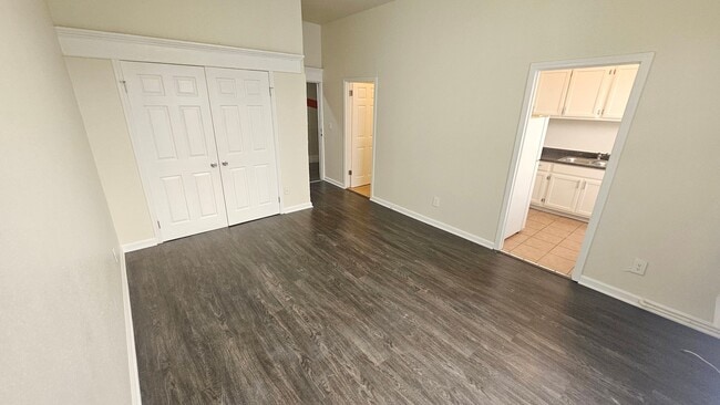 Photo - 743 S Burlington Ave Unit 6
