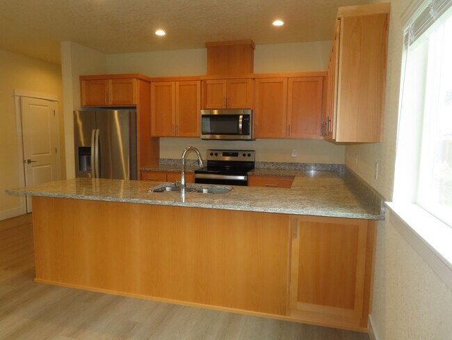 Photo - 2587Justine - FH Unit 2591
