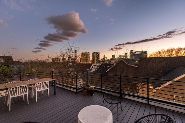 Photo - 1502 Waller St