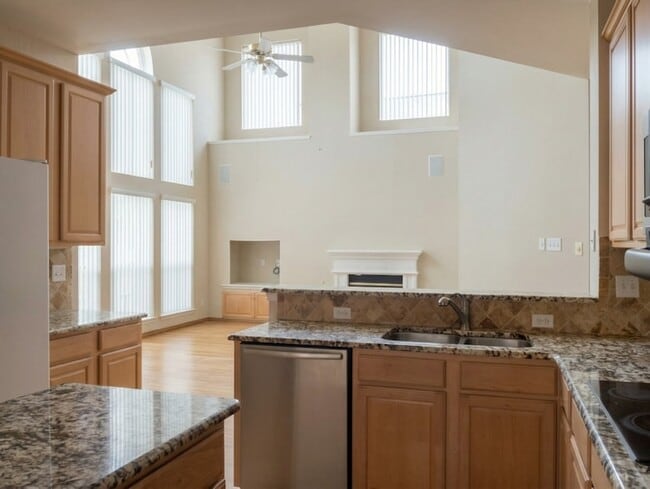 Photo - 2027 St Anne Dr