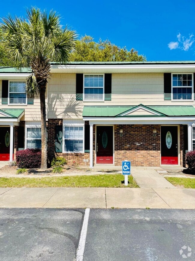 Building Photo - 2bd/1.5ba townhome super close to CCU/CMC/...