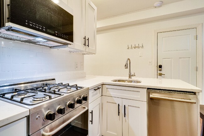 Photo - 409 Constitution Ave NE Unidad 1