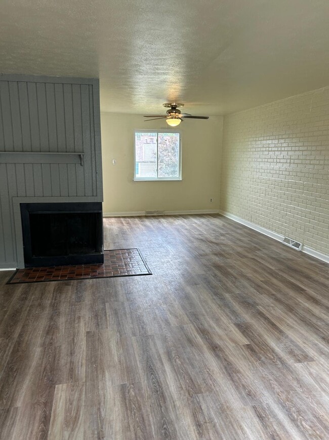 Photo - 3160 Camberly Dr
