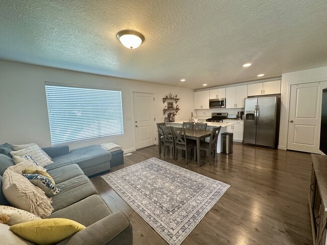 Photo - 182 Riverbend Rd