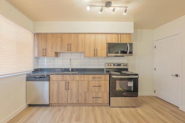 Building Photo - Delton Townhomes