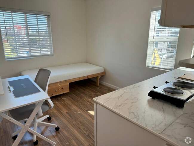 Building Photo - 3127 Raymond Ave Unit Studio #4 Rental