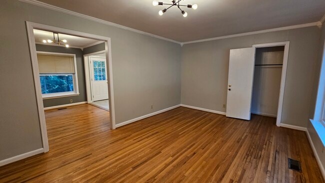 Living Room - 2901 Lee Ave Unit 2901