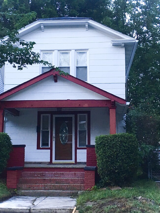 Photo - 827 W 37th St Casa