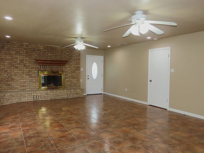 Photo - Country Living-City Close! 3 Bedroom, 2 Ba...