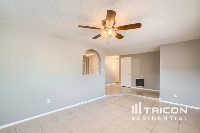 Photo - 11934 Lillian Ave