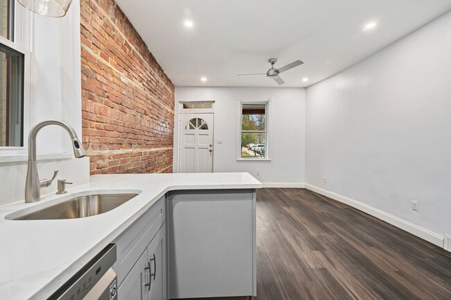 Photo - 318 Laurel St