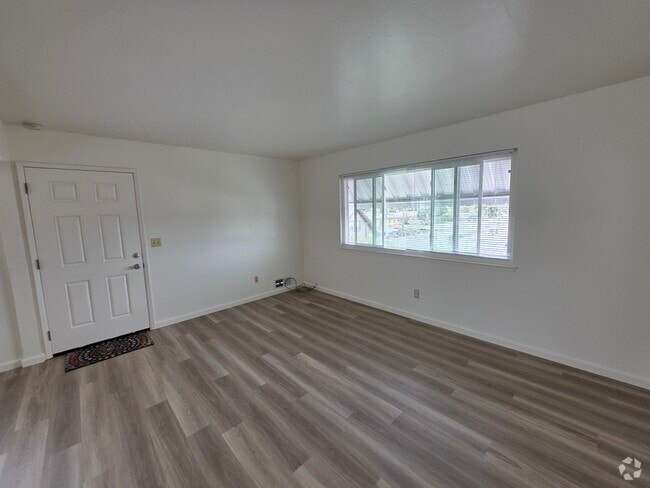 Building Photo - 6167 Mauritania Ave Unit C Rental