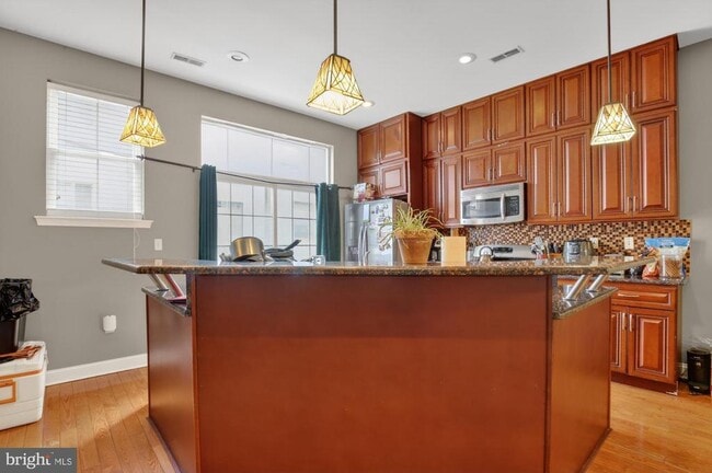 Building Photo - 1017 Dorrance St